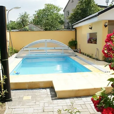 בית נופש Holiday In Adamov/sudbohmen 27870